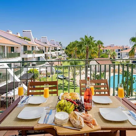 3 Bedroom In Gated Complex With Pool Sol Appartement Quarteira