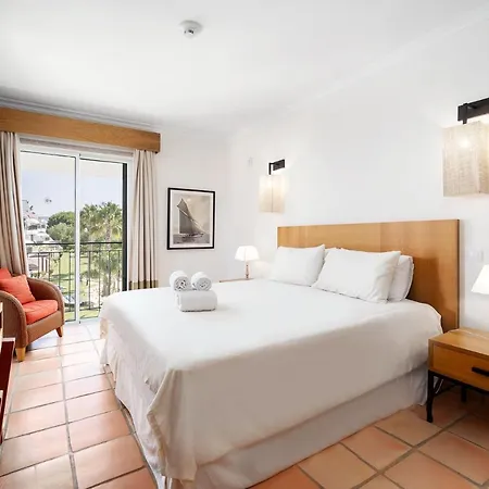 3 Bedroom In Gated Complex With Pool Sol Appartement Quarteira